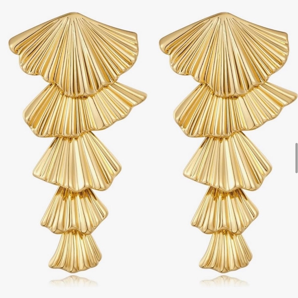 Elegant Gold Shell Earrings